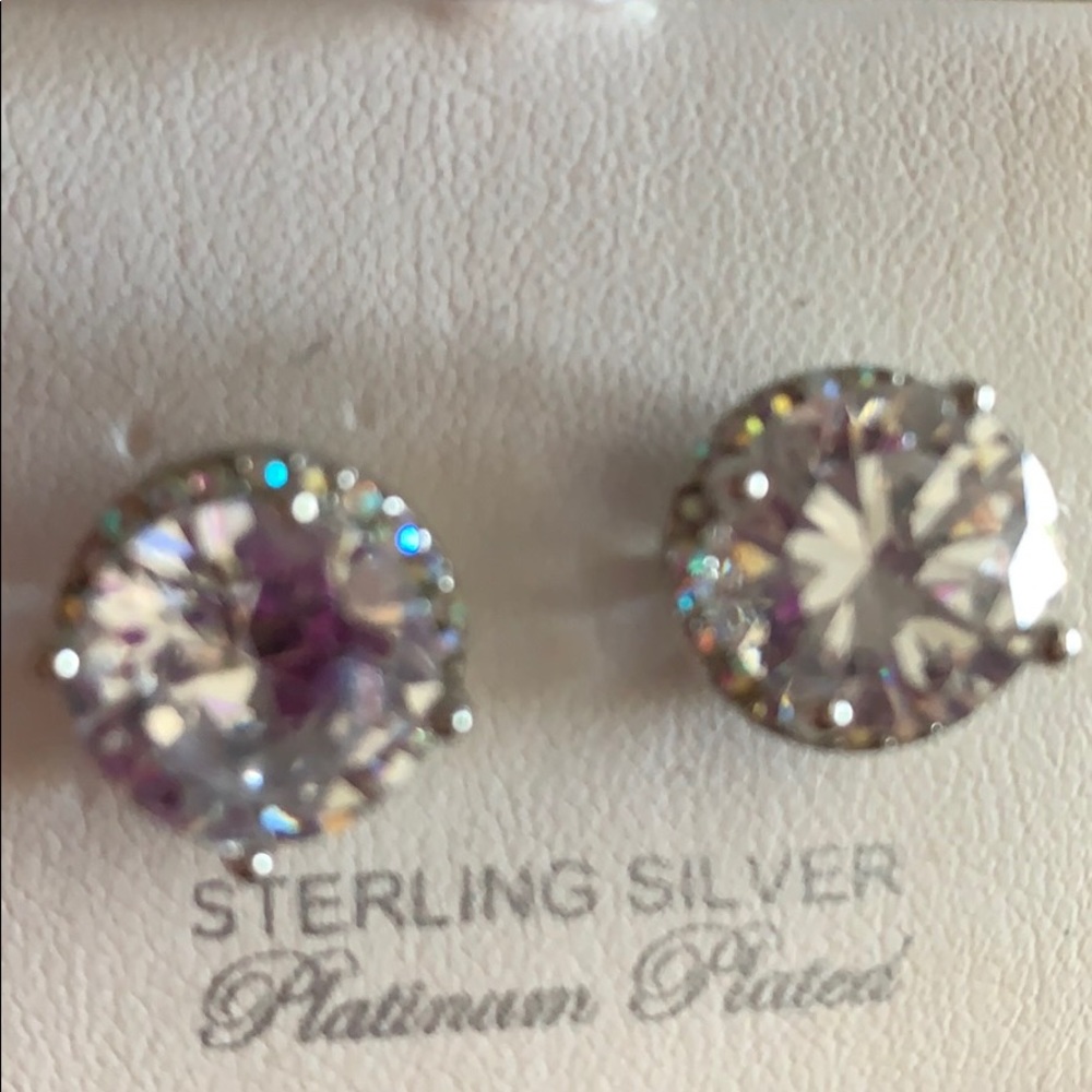 Iridescent studs - Picture 3 of 3